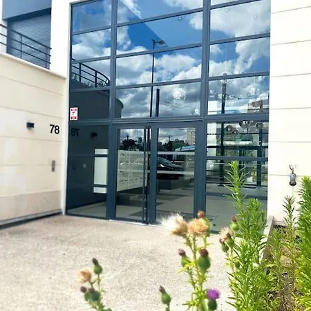 Modern Flat 15 Mins From La Defense דירה *