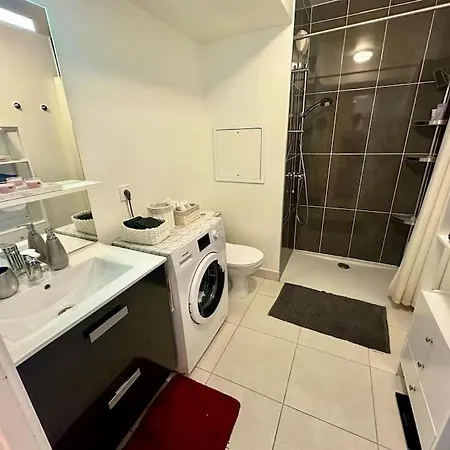 Modern Flat 15 Mins From La Defense *